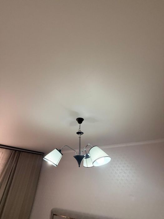 Люстра в хорошем состояние