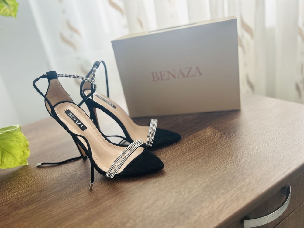 Vand pantofi benaza, noi