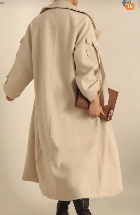 Дамско палто с модерни ръкави