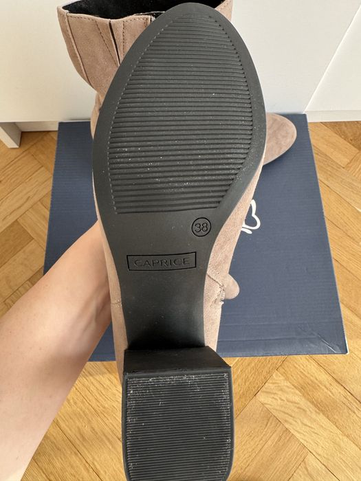 Botine cu toc marime 38 piele intoarsa noi