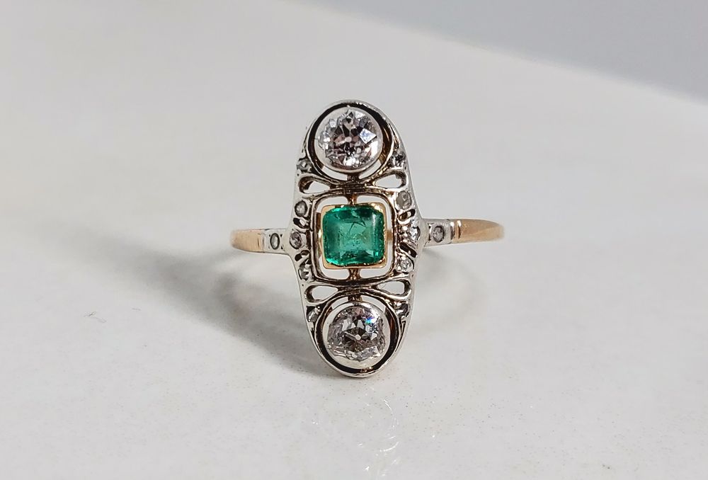 Inel din aur 14K cu smarald și diamante naturale țintuite în argint