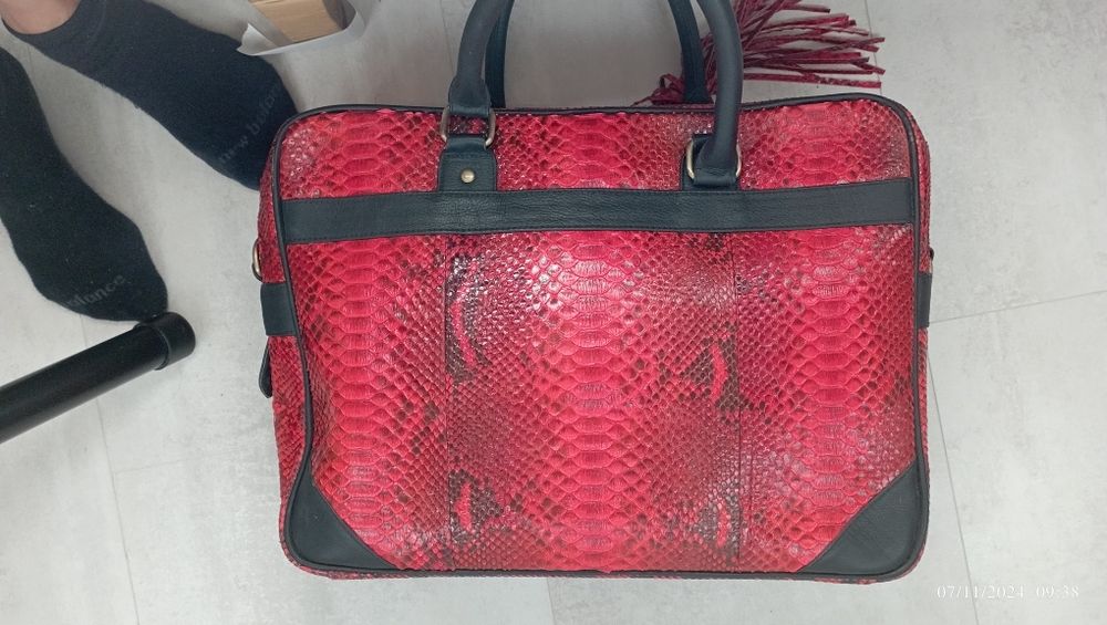 Змийска кожа Чанта вкл. За таблет, лаптоп и документи.