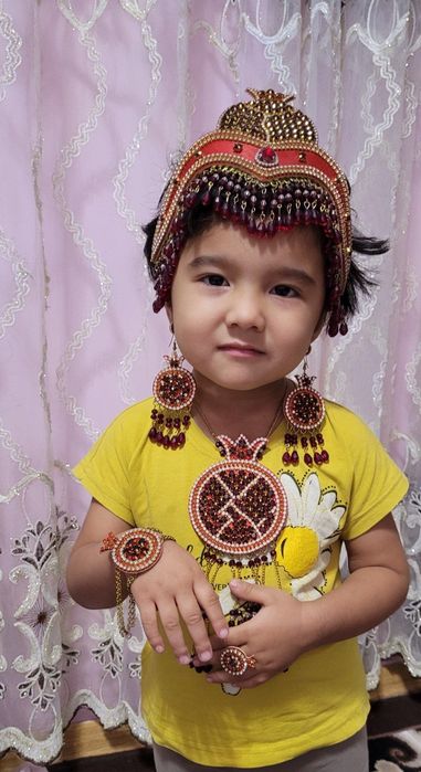 Anor tillo qosh taqinchoq sotiladi