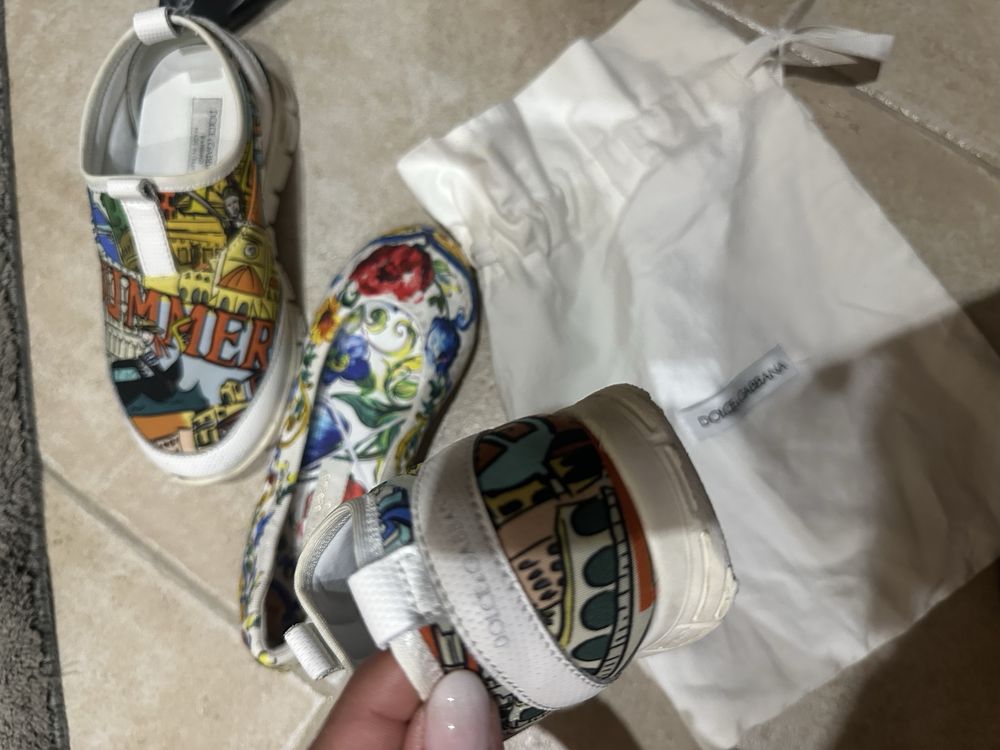 Детска рокля Dolce & Gabana и 2 чифта обувки