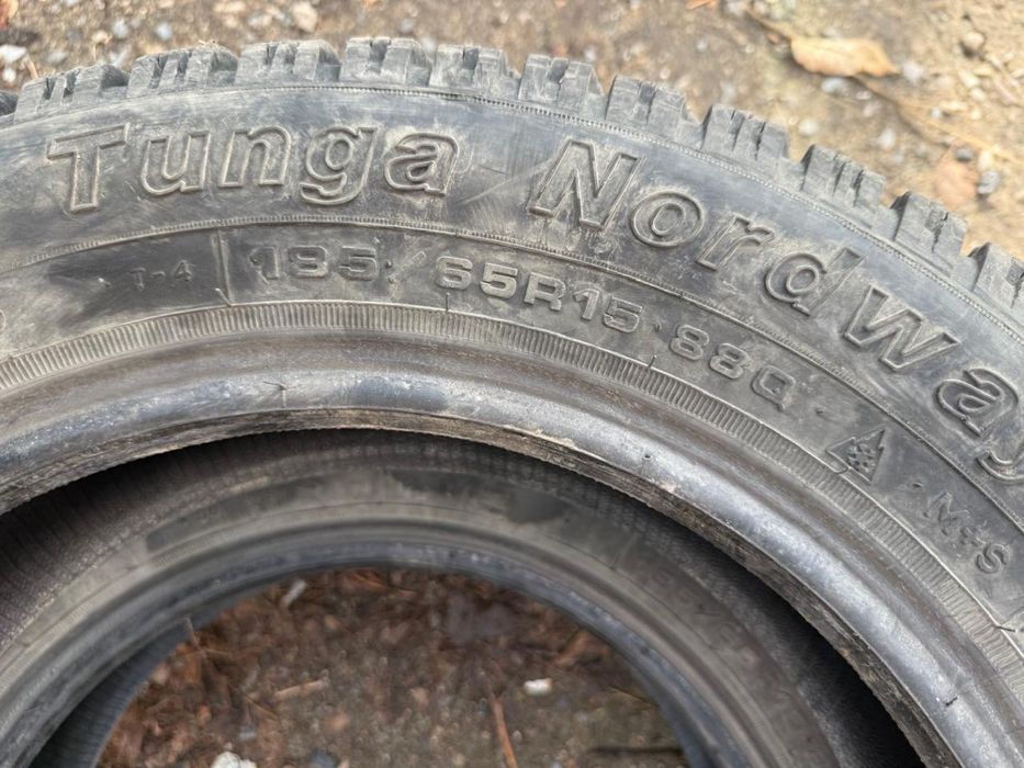 Продам резину 2 шт