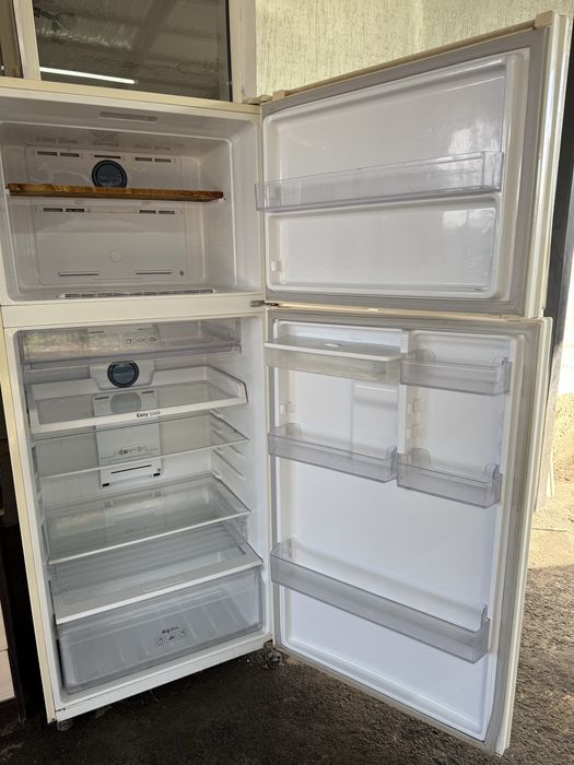 Холодильник Samsung