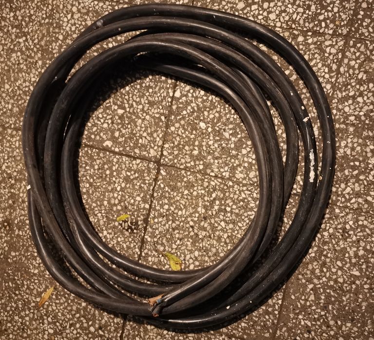 Автоматични предпазители и обикновени бушони, кабели