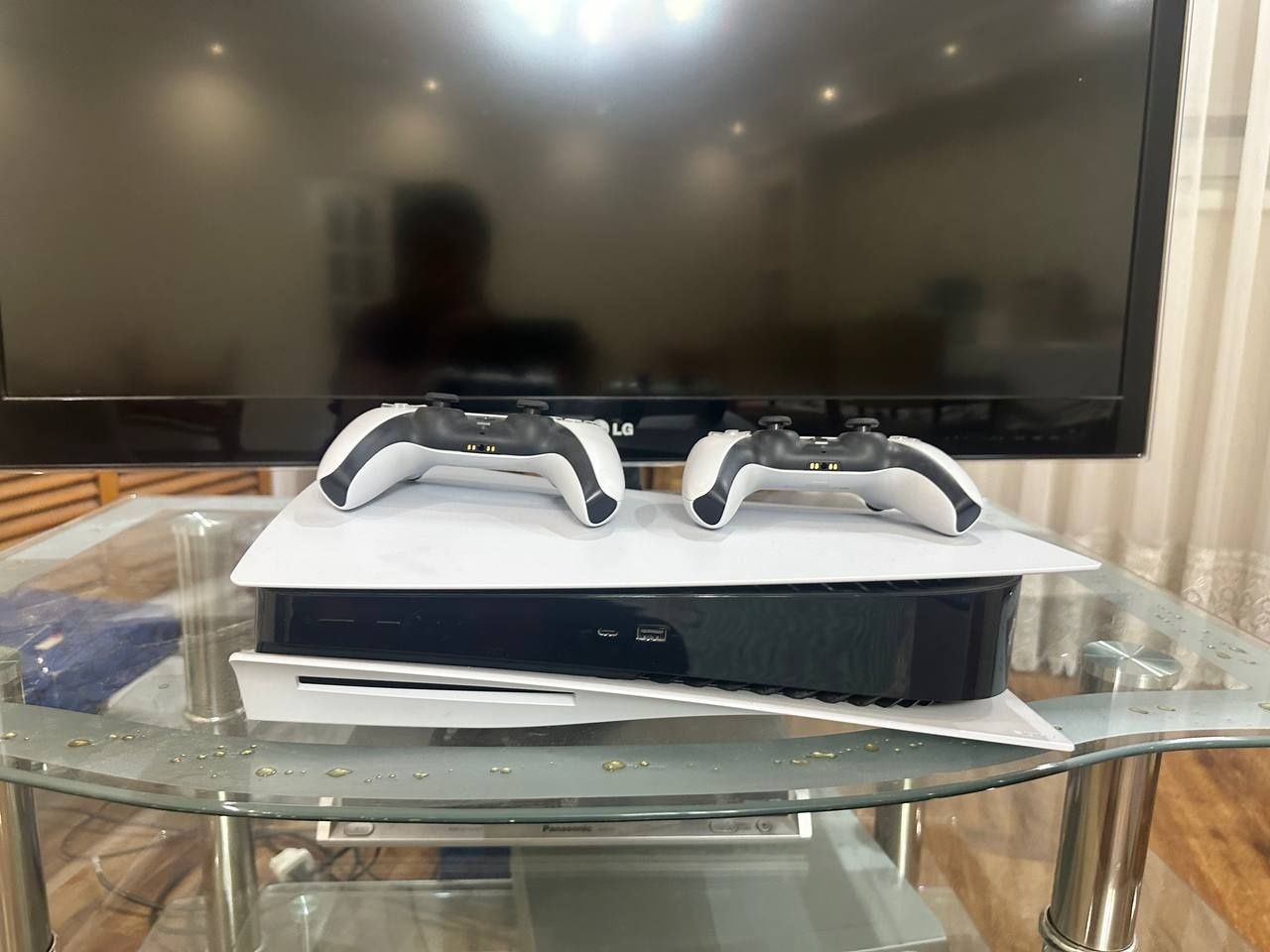 Playstation 5 + джойстик в идеальном состоянии