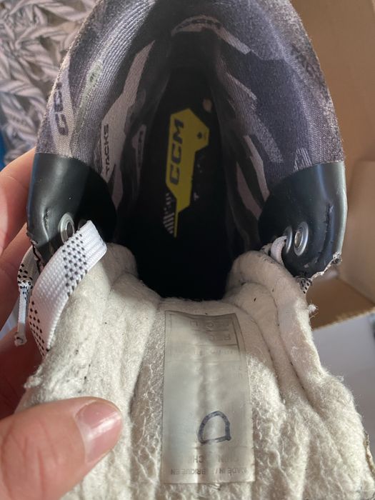 Каньки ссм продаю как денги нужны на день рождения