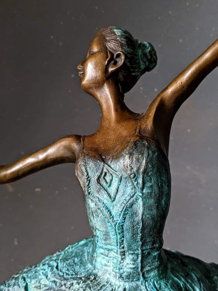 Statueta din bronz - balerina (semnata)