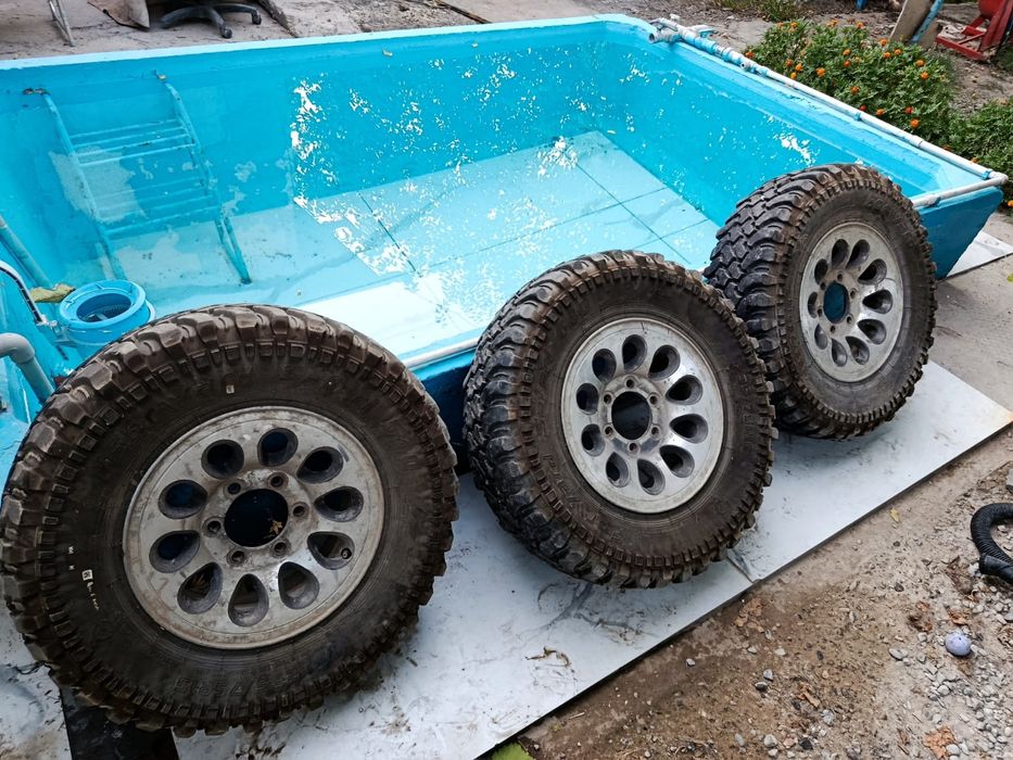 Продам диски с балонами цена 80000 торг уместен.