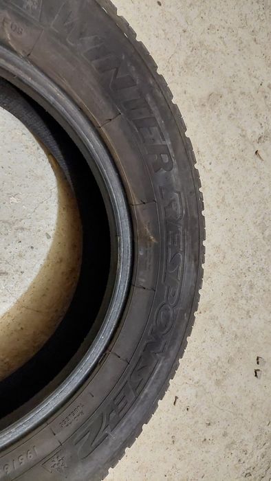 Anvelope iarna  195/65 R15 Dunlop. 2 buc