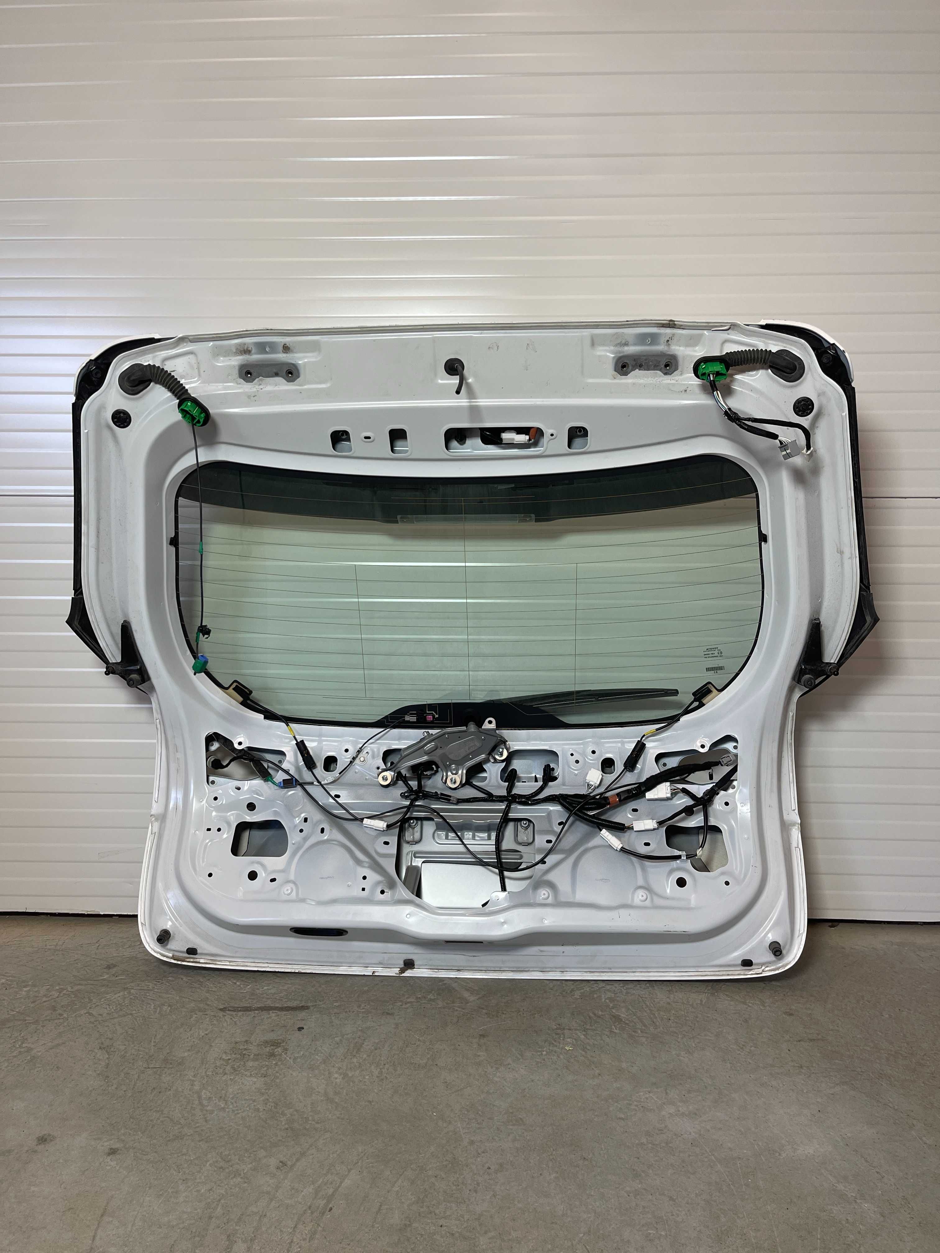 Toyota Yaris Cross заден капак