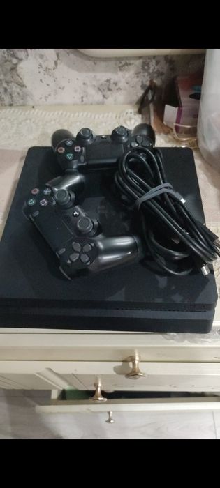 Игровая приставка Sony PlayStation 4 Slim 1TB + геймпад