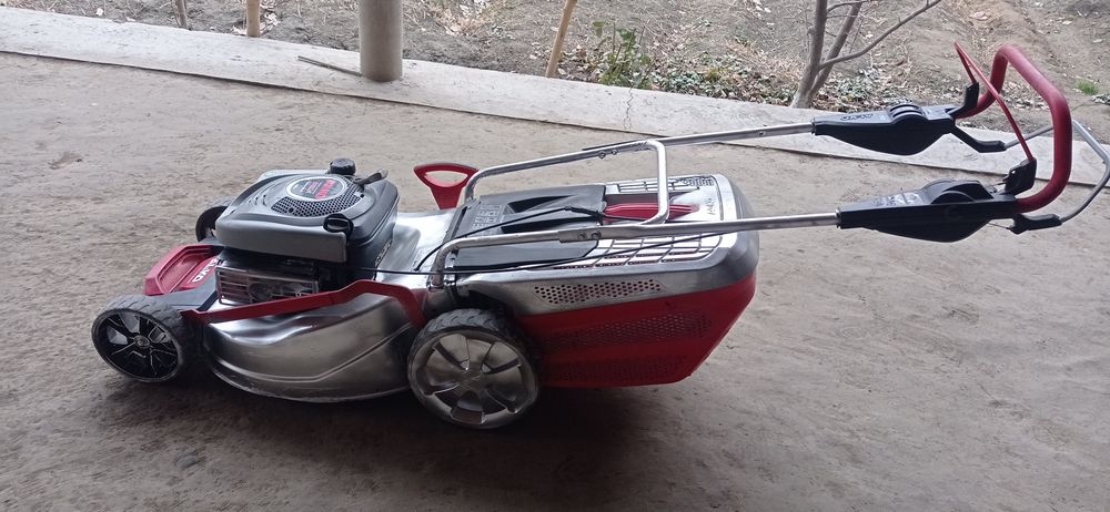 Газонокосилка бензиновая