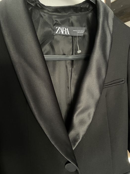 Costum zara negru cambrat cu detalii de satin