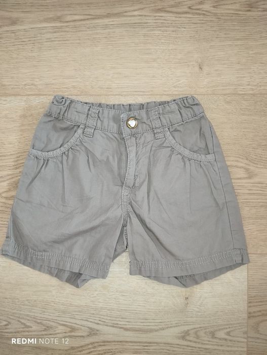 Сукманче + две поли, къси панталонки и два броя блузки подарък 110