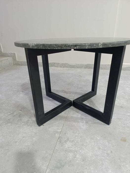 Продам журнальный столик новый поверхность из натурального камня.