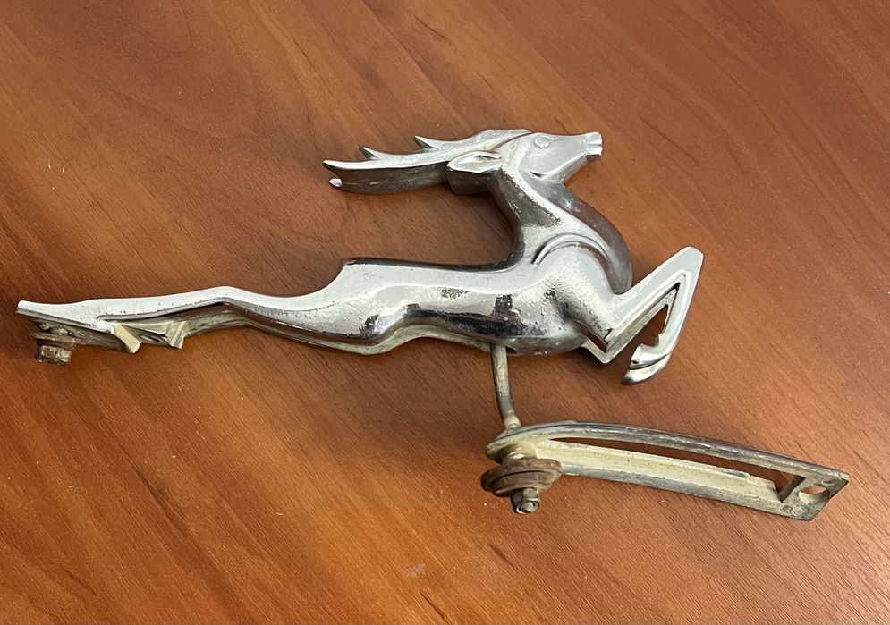 Фигурка “олень” от советского автомобиля ГАЗ-21 «Волга»