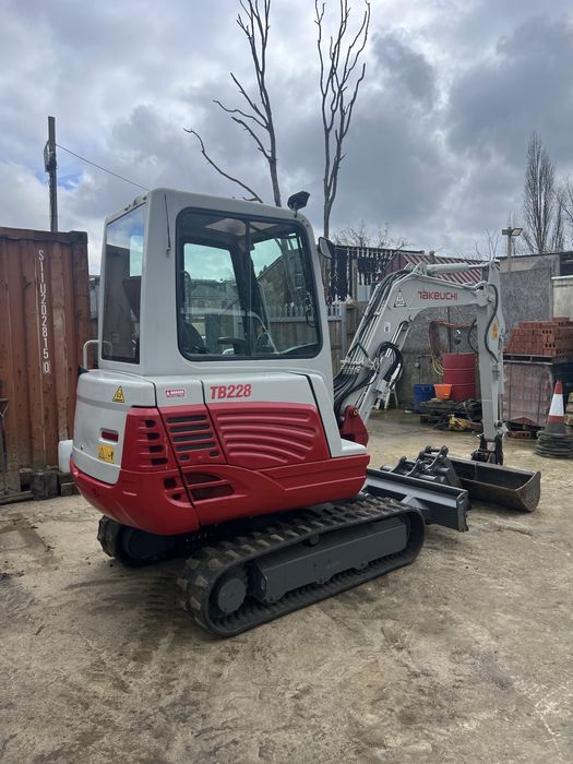 Excavator Takeuchi TB228