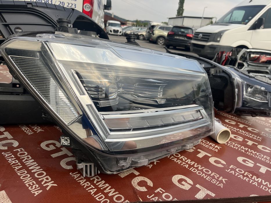 Фар VW Crafter десен Full Led
