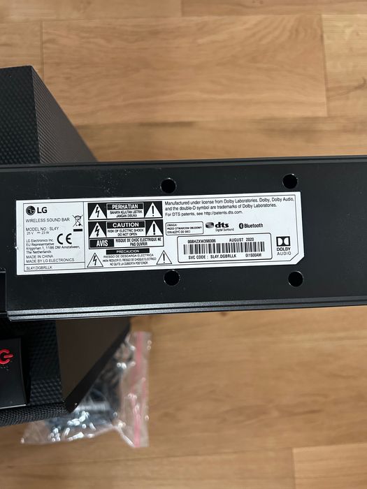 LG SL4Y Soundbar cu Subwoofer – 300W – Sunet Premium – Stecher UK