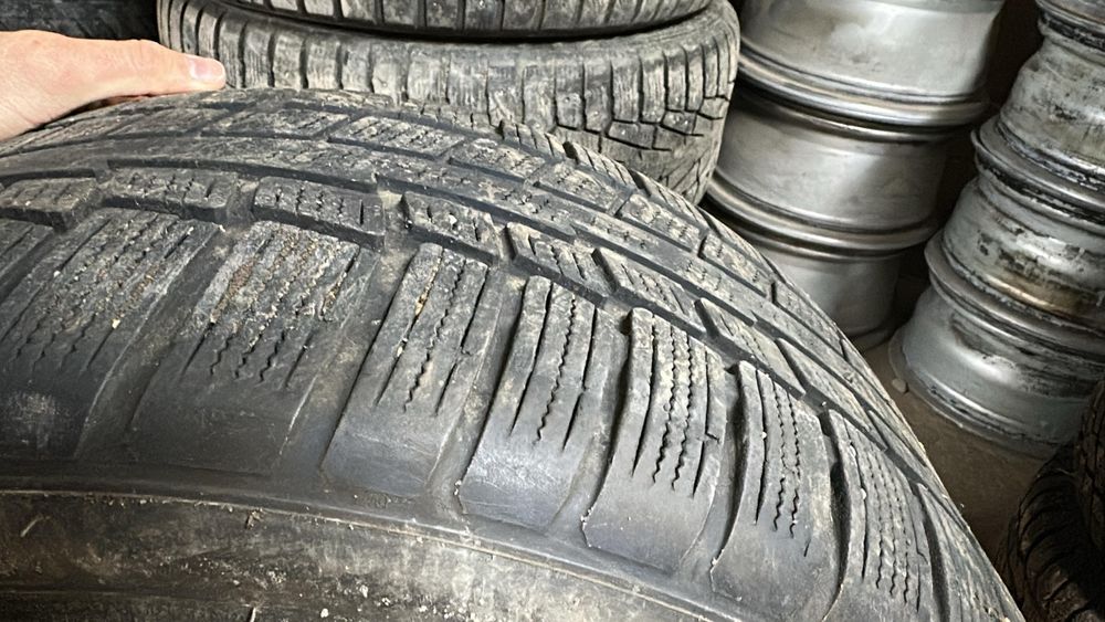 R18 245/40 Комплект всесезонной резины