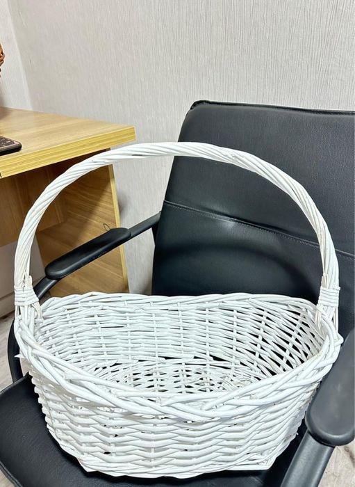 Продам корзины, новые. Цвет белый коричневый.