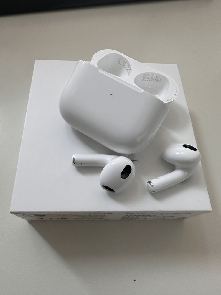 Apple AirPods 3 Gen