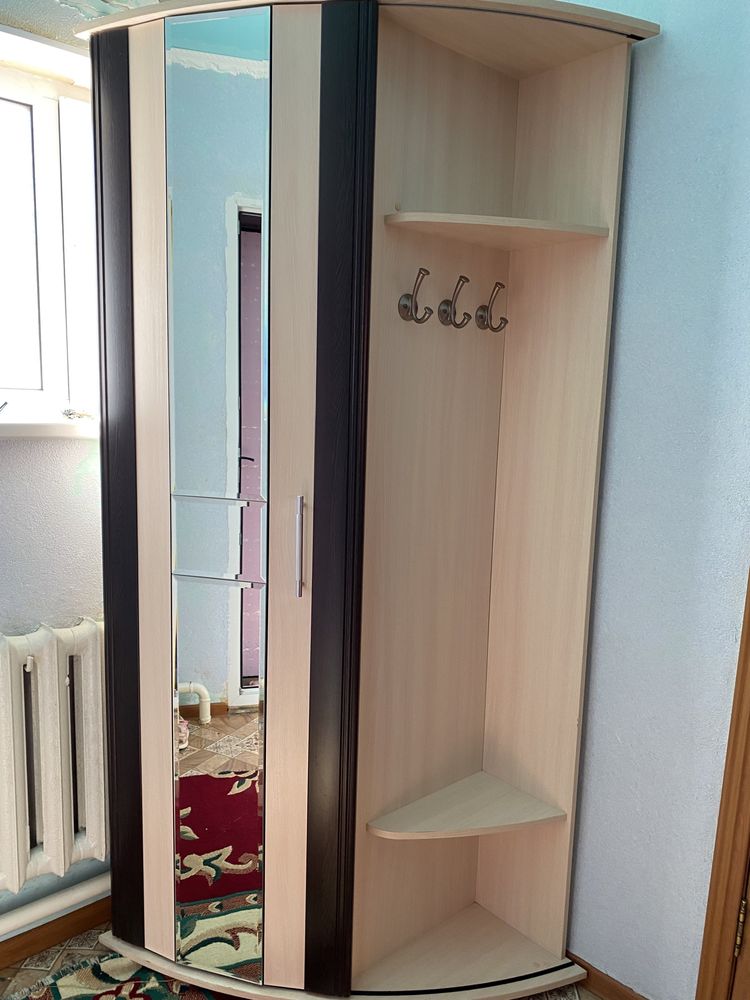 СРОЧНО ПРОДАМ Раздвижной шкаф