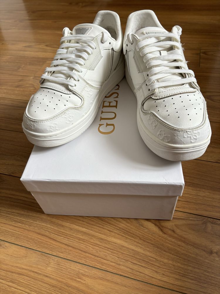 Pantofi Guess marimea 42