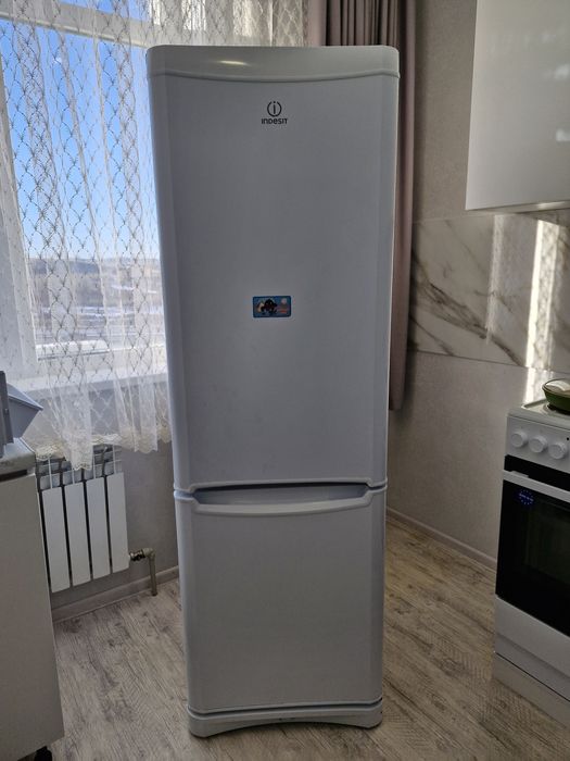 Продам холодильник INDESIT