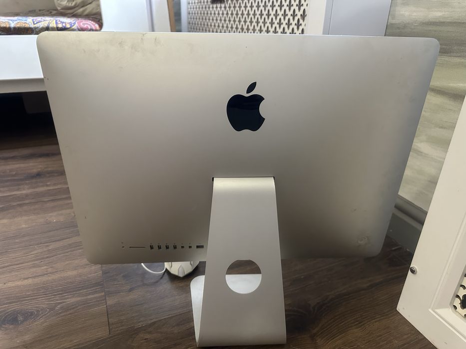 Продаю i mac без договорочной ценв дешего работает отлично