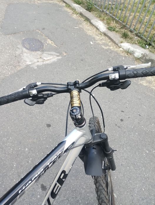 Bicicletă silver DHS