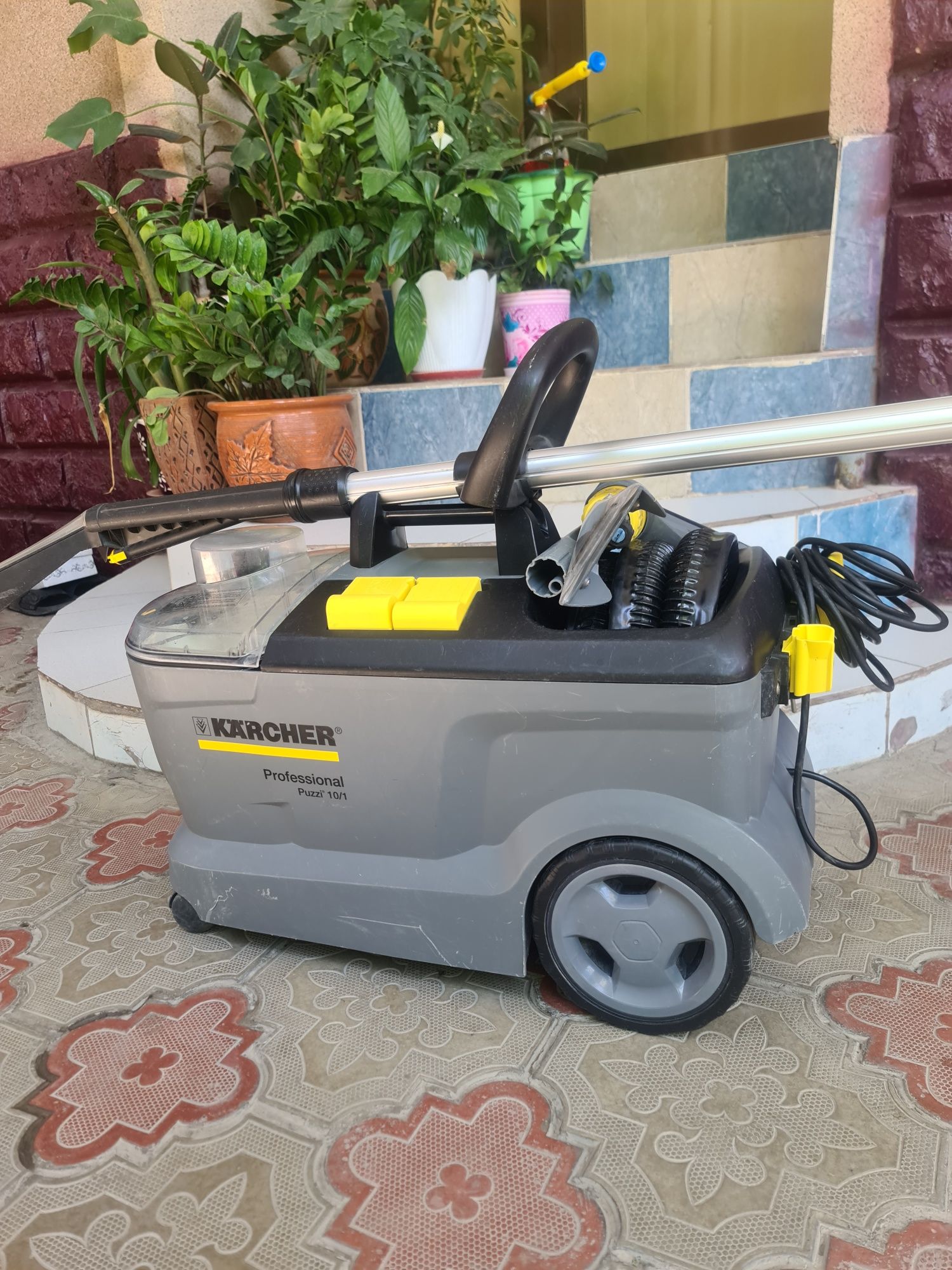 Karcher Puzzi 8/1