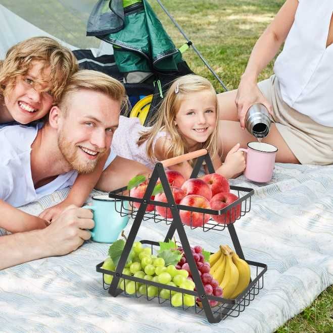 Декоративна кошница за плодове, изработена от метал, на два етажа