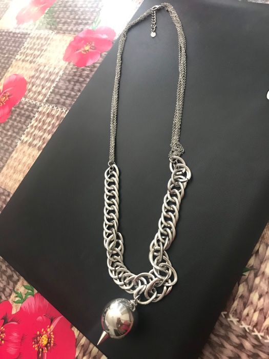 Интересно дамско бижу