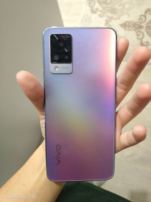 Продам телефон Vivo v21