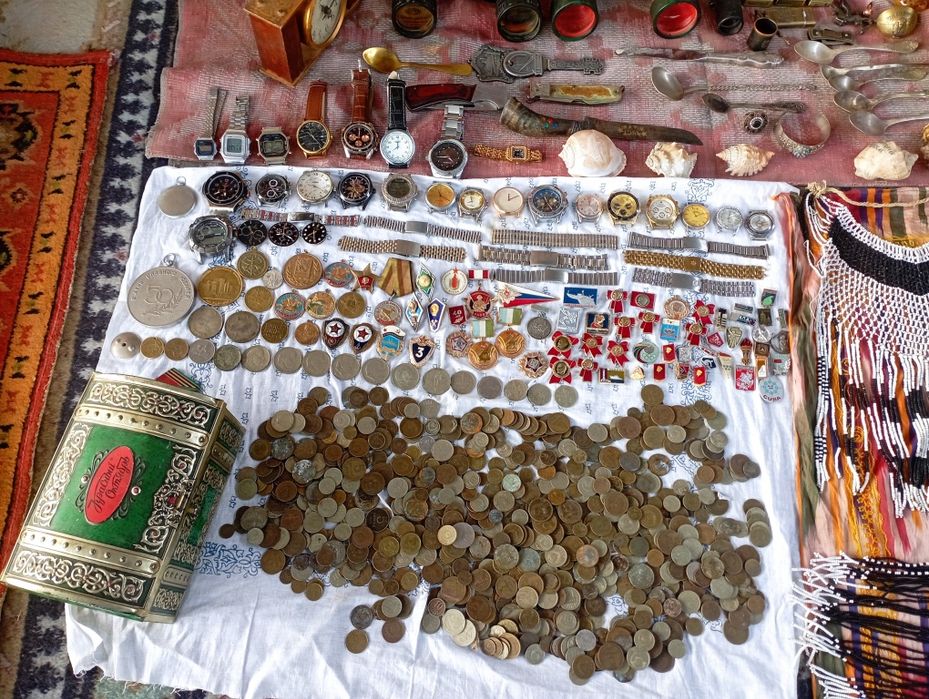 Antikvar buyumlar hammasidan bor aralash hammasi optim sotiladi