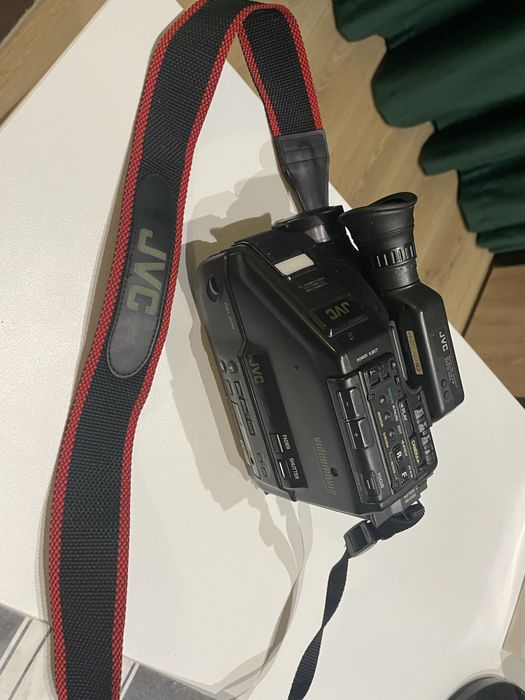 Cameră video JVC GR-AX7