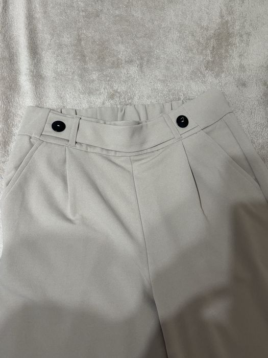 Vand pantaloni eleganti!
