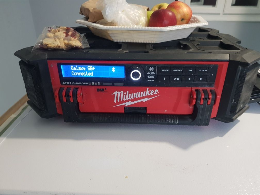 Vand radio milwaukee m18