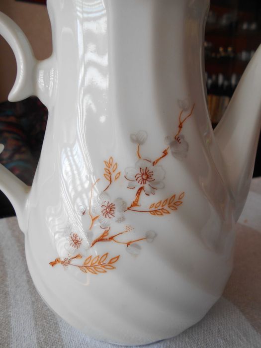 Единични бройки порцелан и прибори от соца