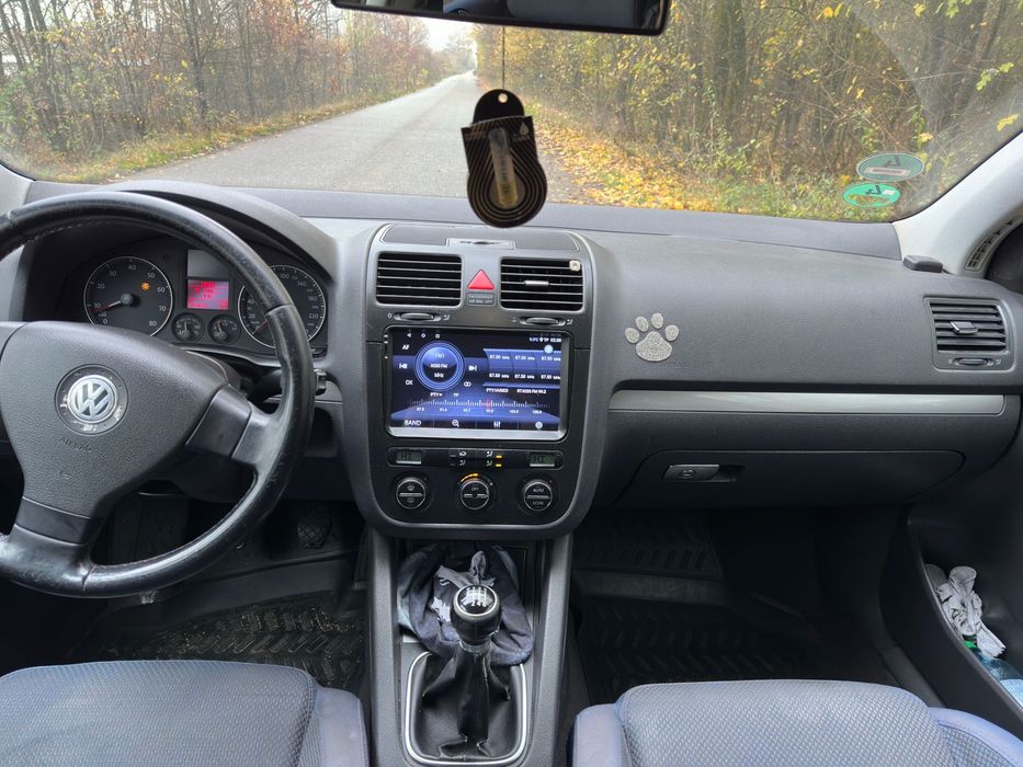 Vând  Volkswagen Golf 5 1.6