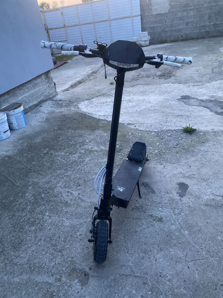 Trotineta kukirin g2 alb negru