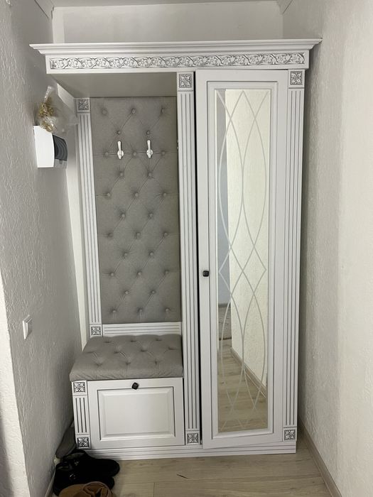 Продам прихожая шкаф с зеркалом