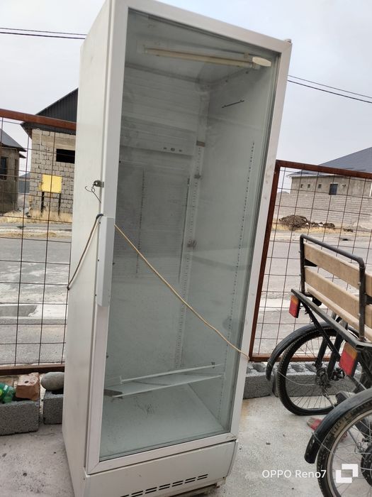 Продам холодильник большой, объёмный