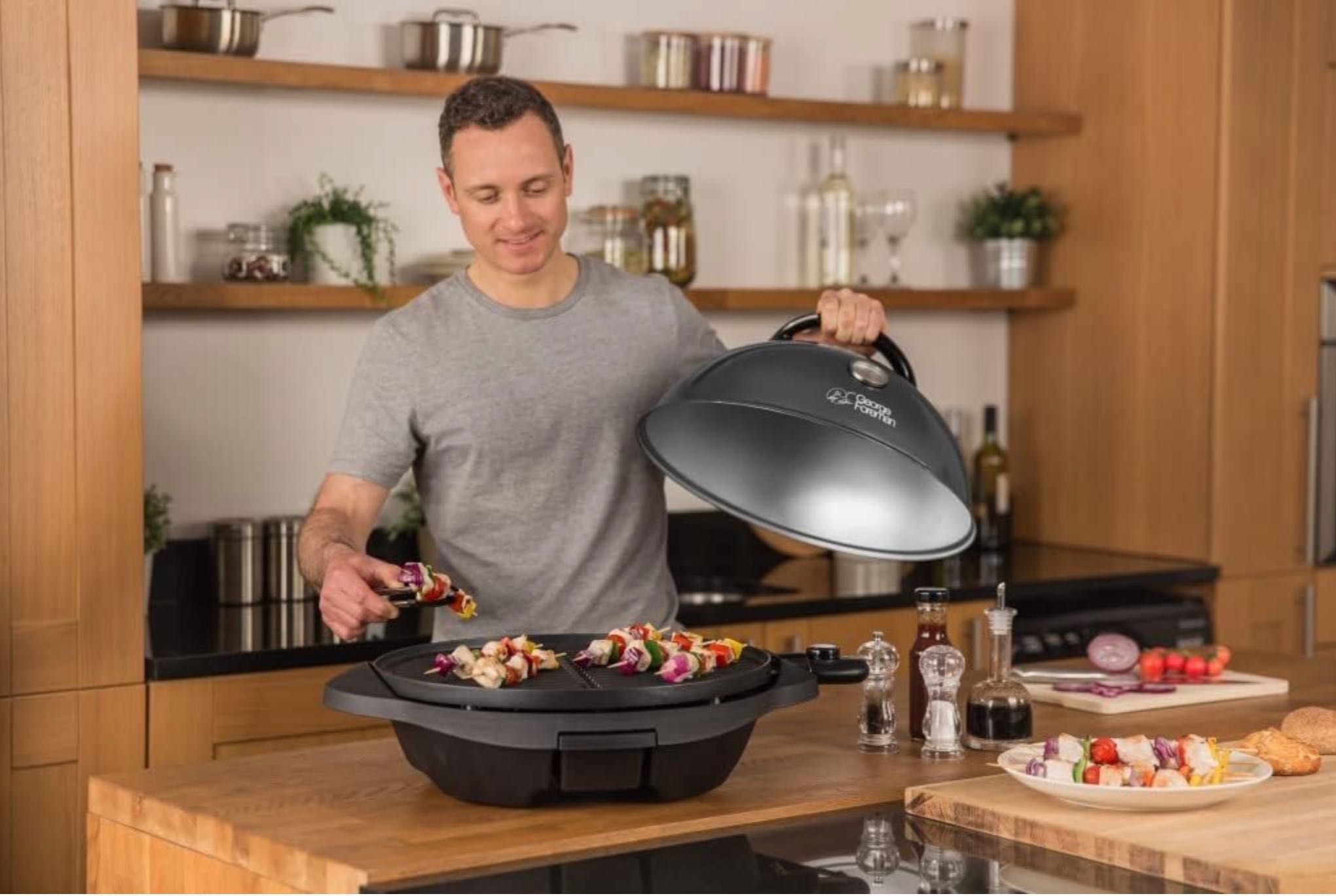 Електрическо барбекю George Foreman със стойка и калъф