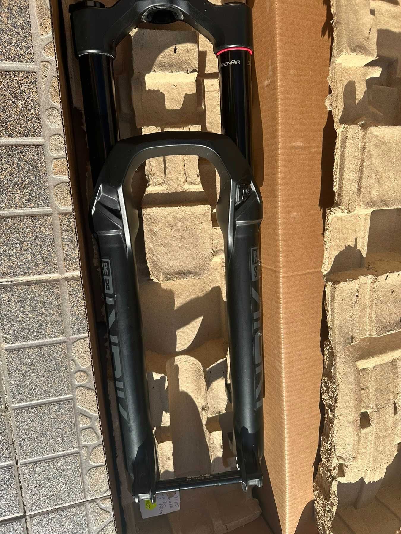 Продавам вилка RockShox Lyrik Base 150MM 29"