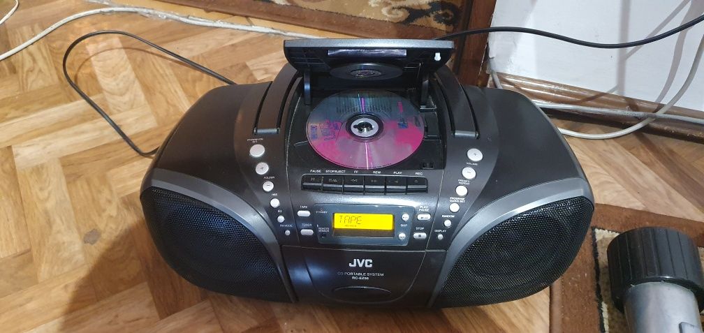 Casetofon JVC casetă și cd